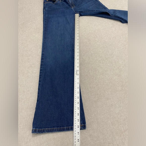 Lauren Ralph Lauren, Women’s Classic Bootcut Blue Jeans, Size 8 - Picture 10 of 14